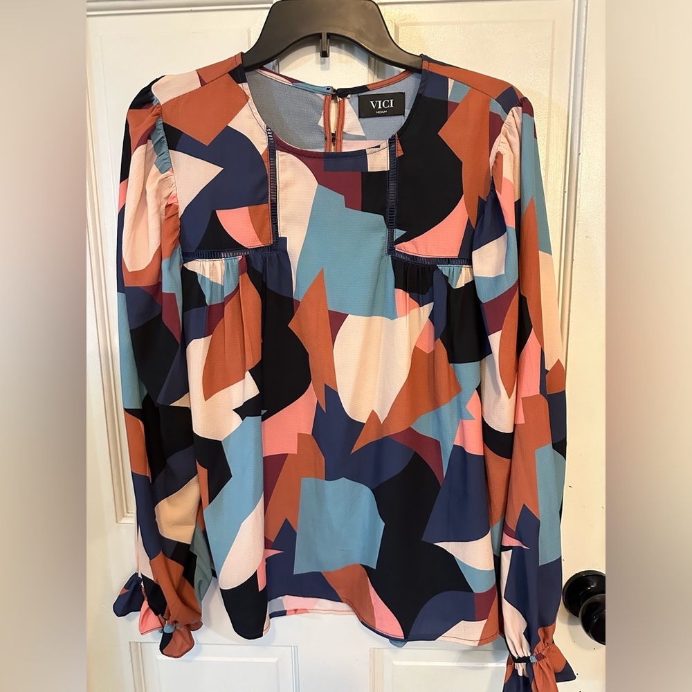 Vici Shirt Button Front Long Sleeve Geometric Print Ruffle Cuff Med Rust & Blues